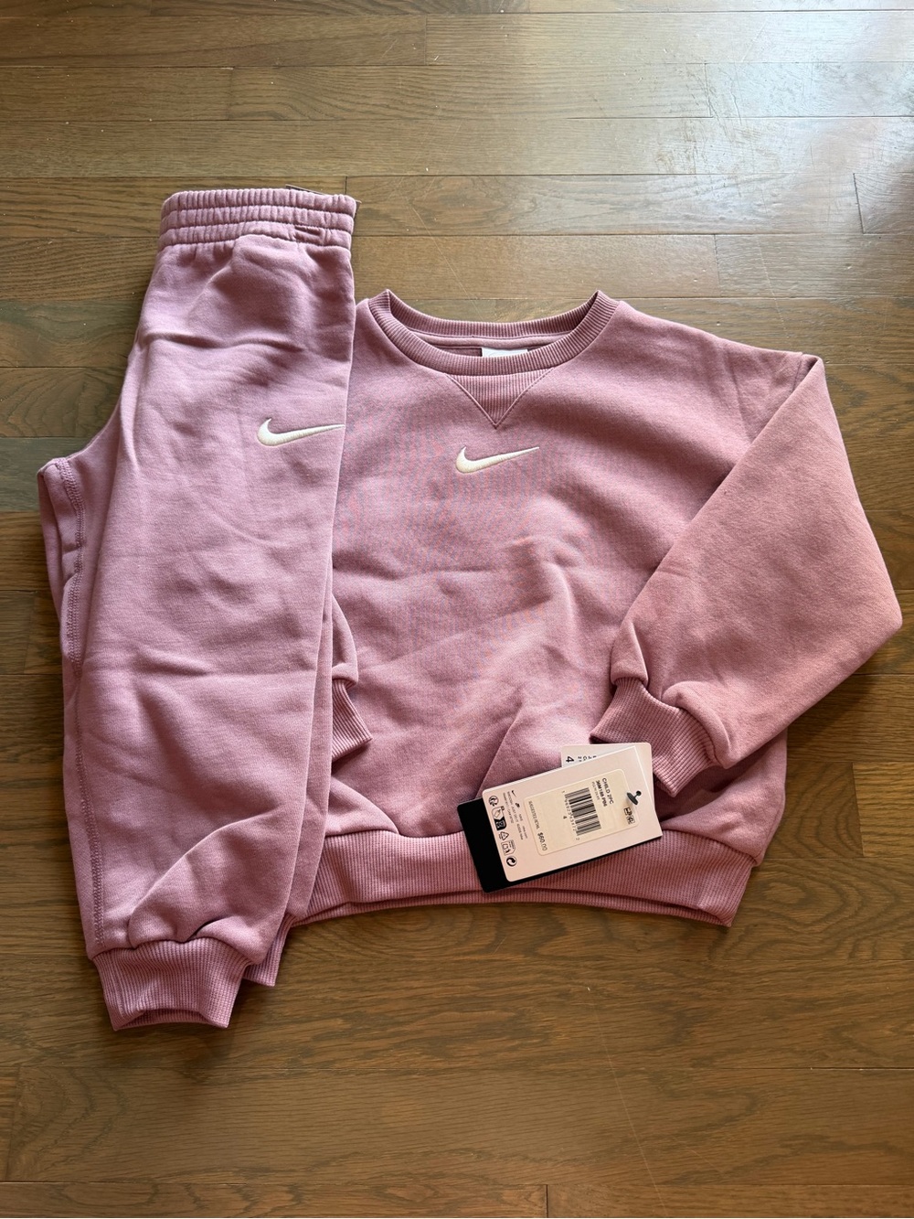 NWT Nike Girls Set size 4